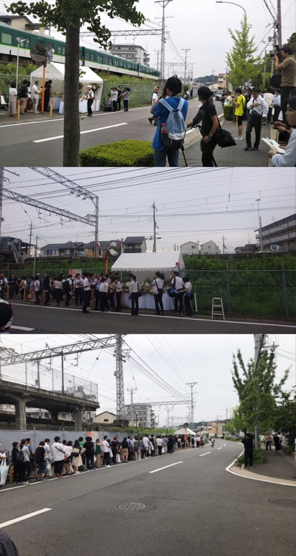 Cientos de fans visitan Kyoto Animation para rezar por las víctimas