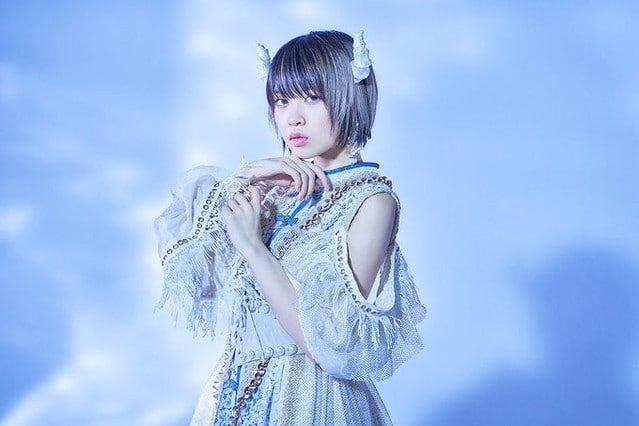 Re:Zero revela imágenes de las artistas que interpretarán el Opening y Ending de la segunda temporada