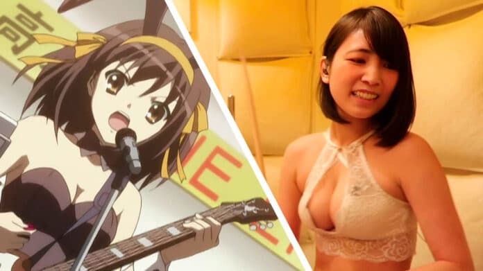 Yuki Osaki, la modelo japonesa que toca canciones de anime usando ropa ligera