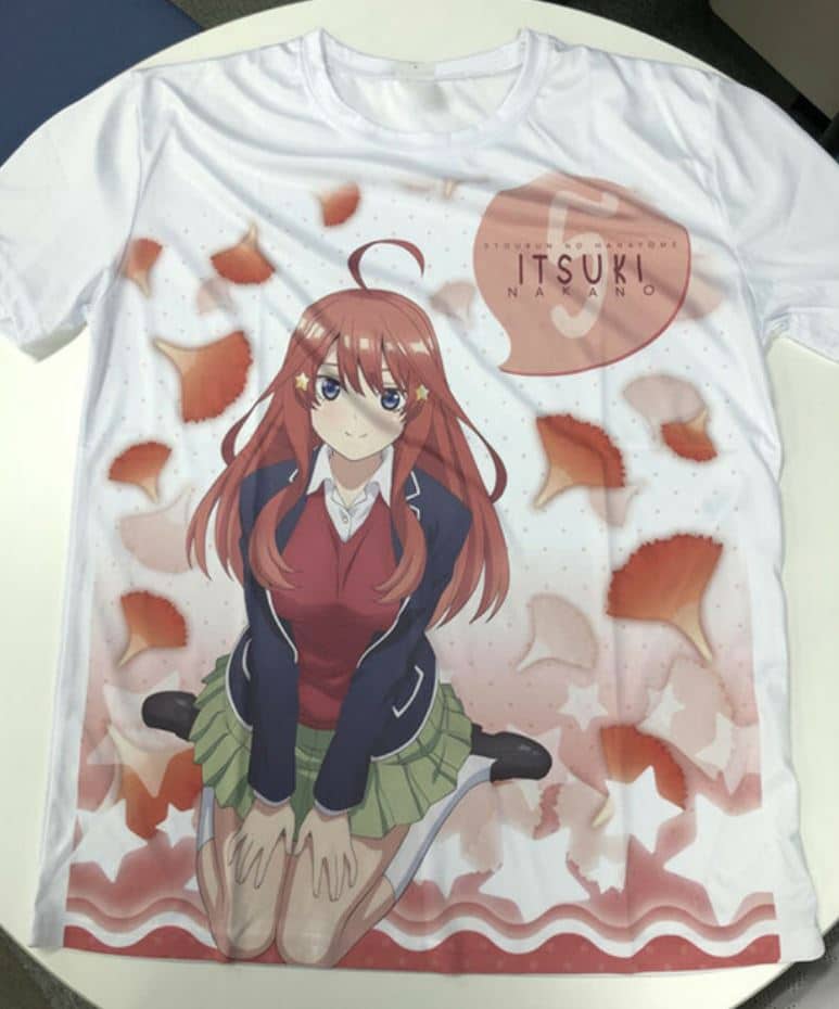 Go-Toubun no Hanayome: Detienen a dos personas por vender camisetas pirata de las quintillizas