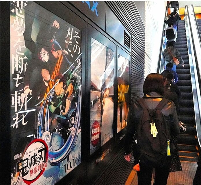 Tomada por Tsubasa Setoguchi, Shinjuku, Tokyo 6:00 am