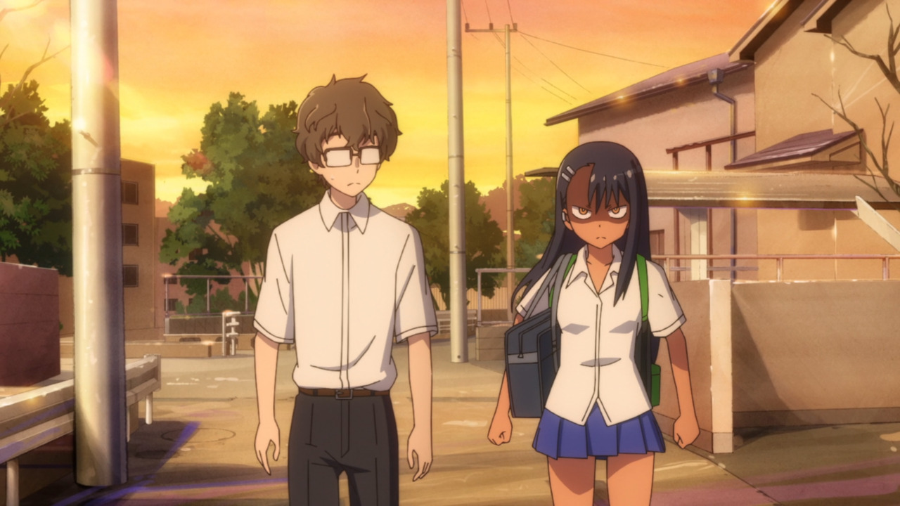 Nagatoro cargando las cosas de Naoto