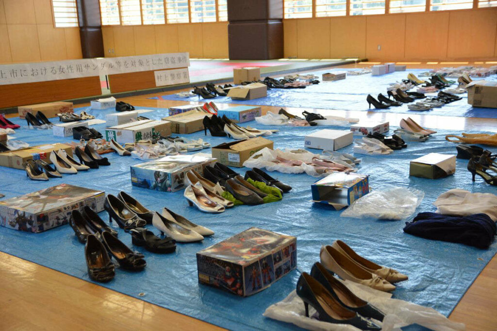 Japón - Un hombre roba decenas de zapatos de mujeres