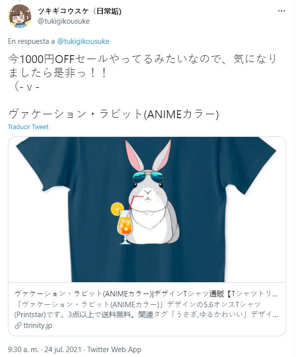 Un japones de 40 años se hace viral por modelar su propia camiseta