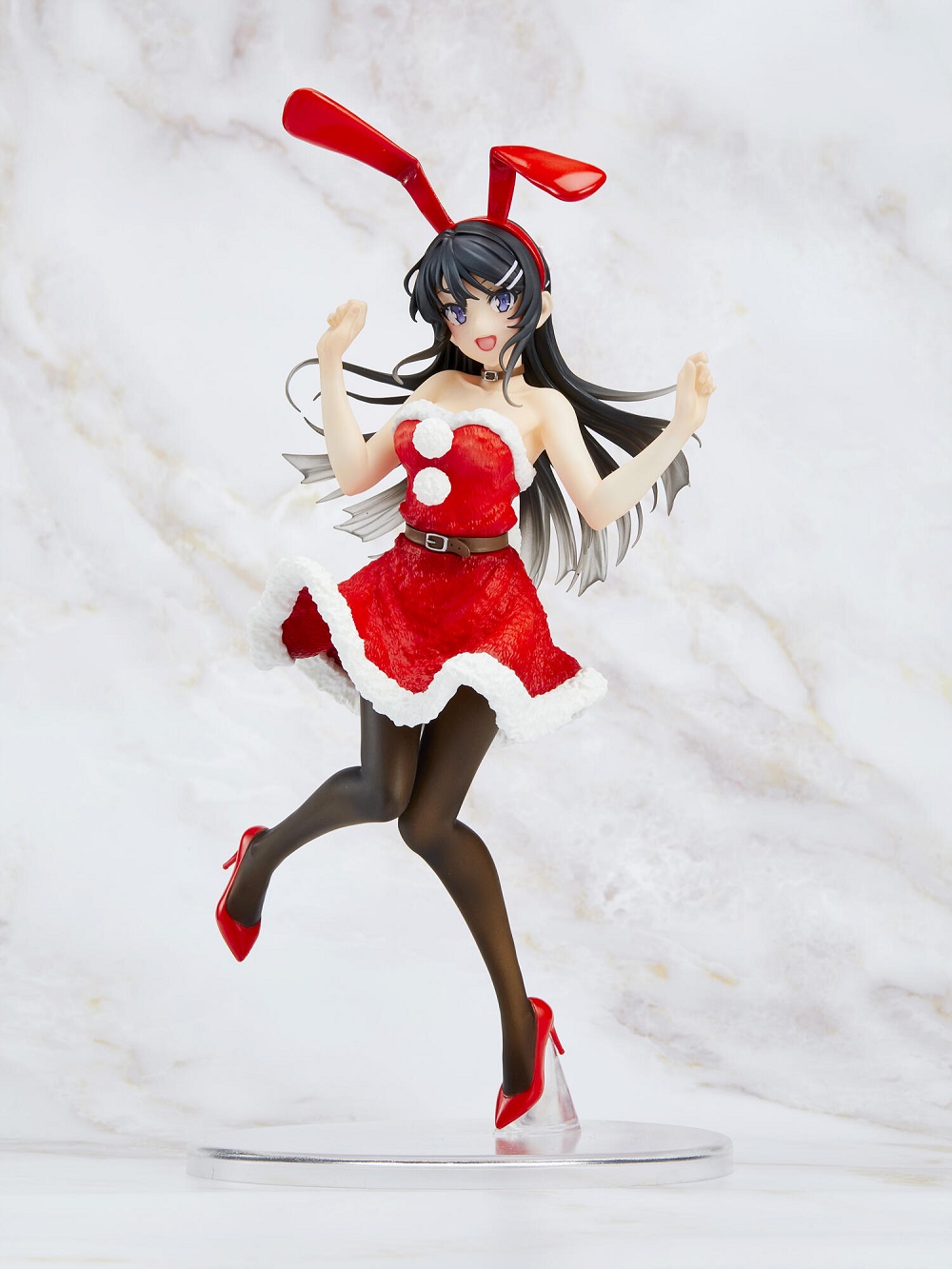Seishun Buta Yarou - Mai viste un traje de navidad en una figura