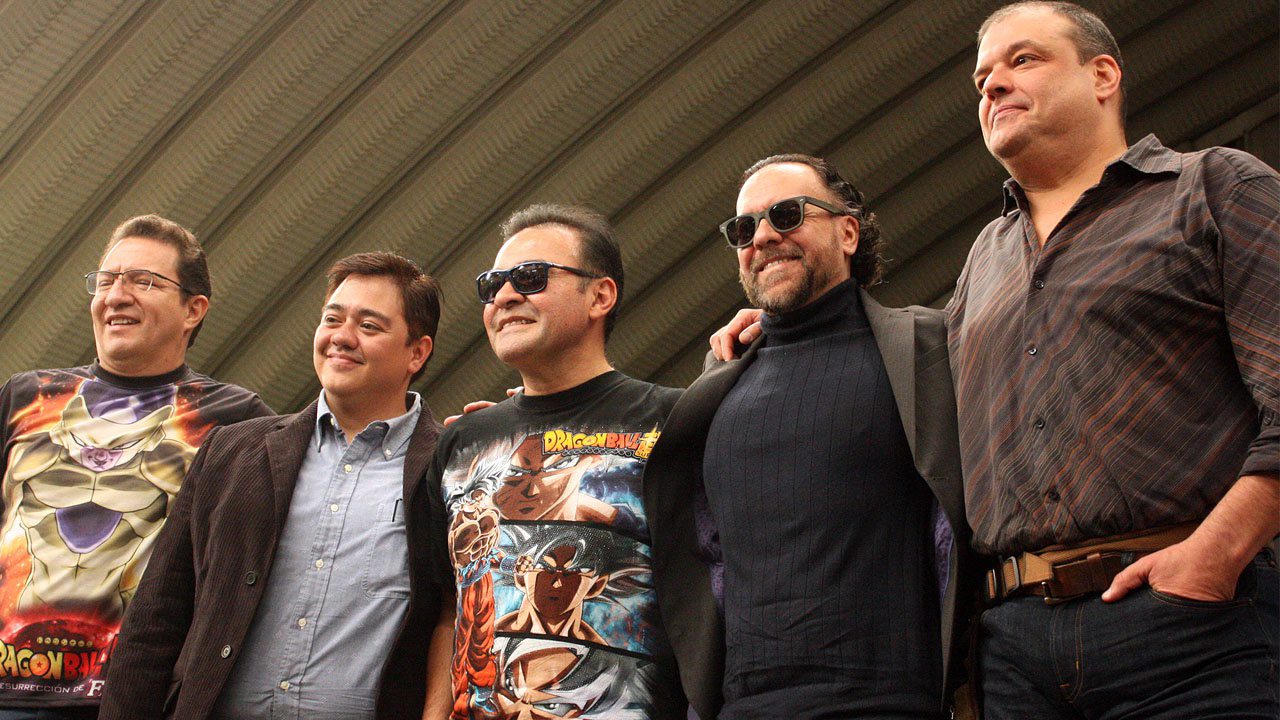 Parte del elenco de doblaje de Dragon Ball Super, de izquierda a derecha Gerardo Reyero (Freezer), Eduardo Garza (Krilin), Mario Castañeda (Goku), Rene García (Vegeta) y Jose Luis Orozco (Bills)