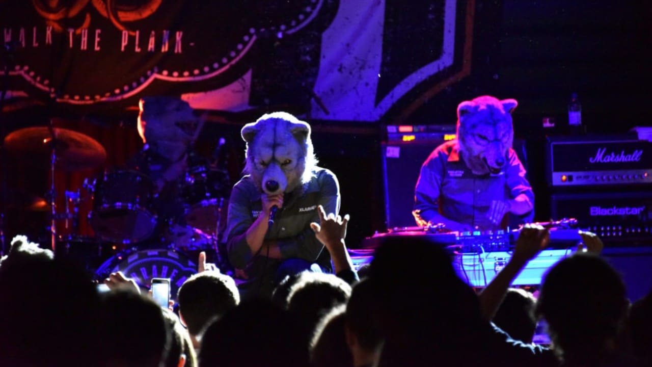 Man with a Mission tocando