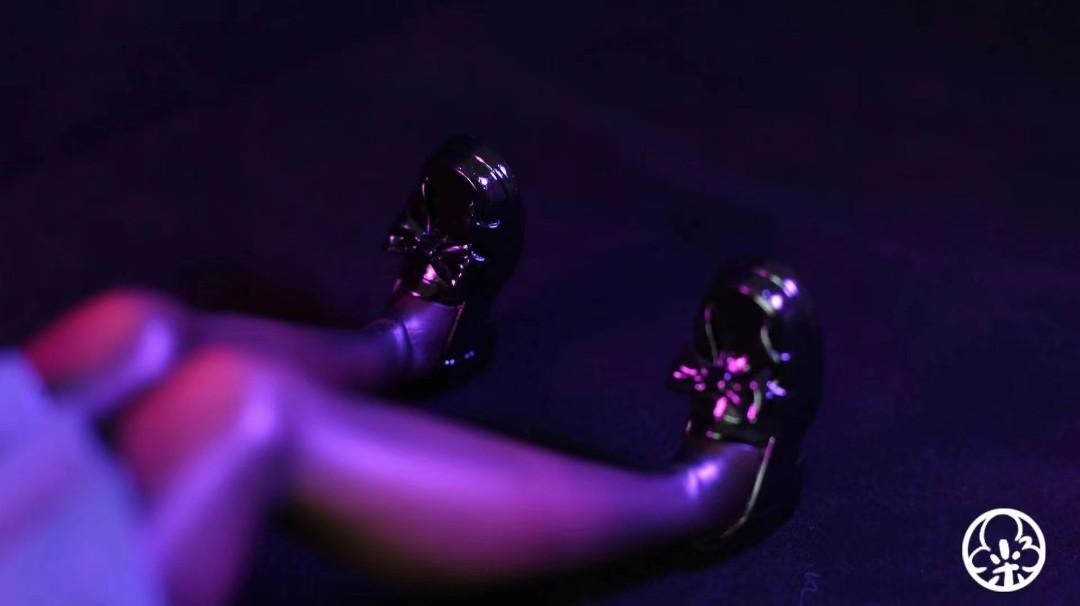 La ilustración de una colegiala invisible tendrá una figura