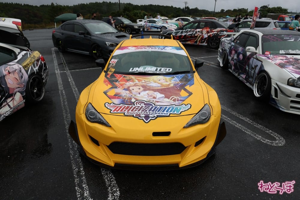 Cientos de automóviles con waifus de anime invaden Japón