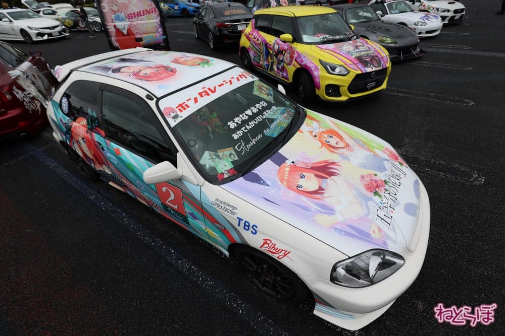 Cientos de automóviles con waifus de anime invaden Japón