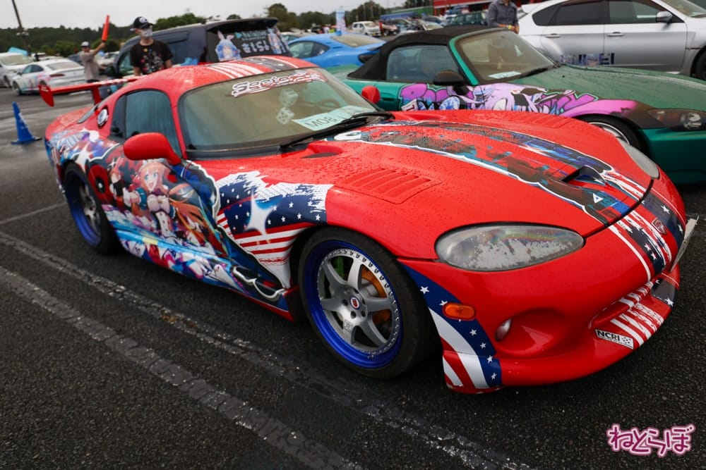 Cientos de automóviles con waifus de anime invaden Japón