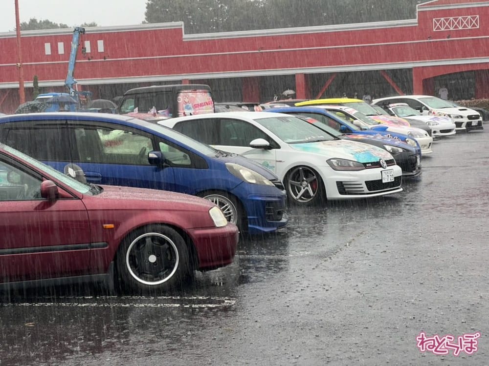 Cientos de automóviles con waifus de anime invaden Japón