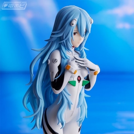 Evangelion Rei Aynami con cabello largo inspira una adorable figura