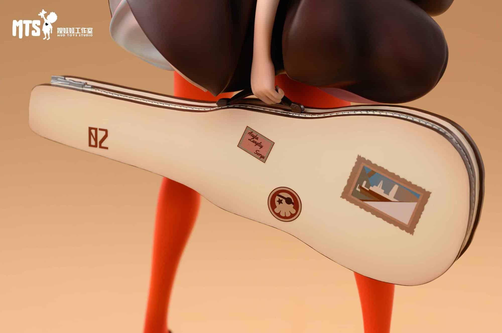 Evangelion: Asuka se convierte en hermosa guitarrista 