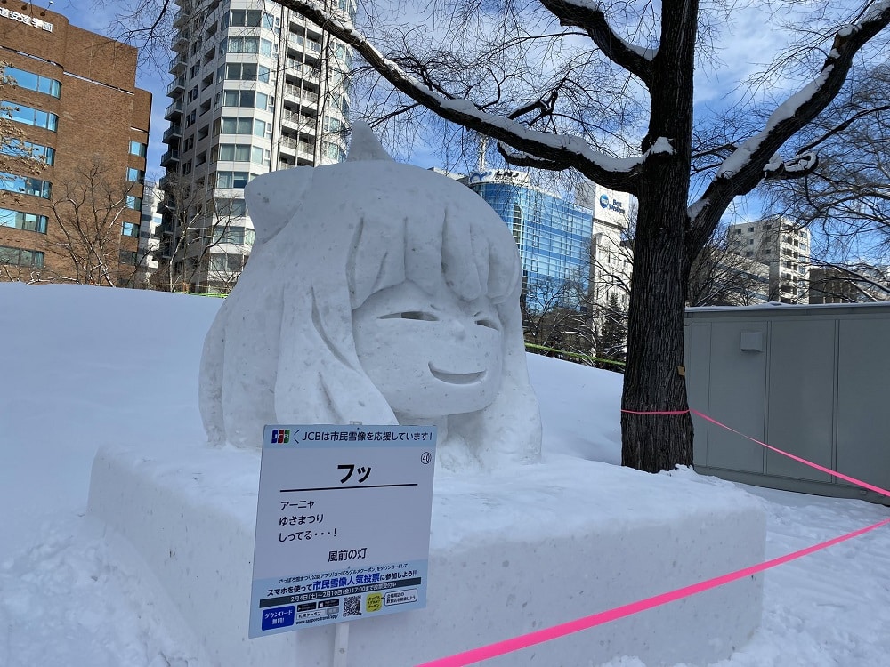 Spy x Family smug Anya Forger estatua de nieve