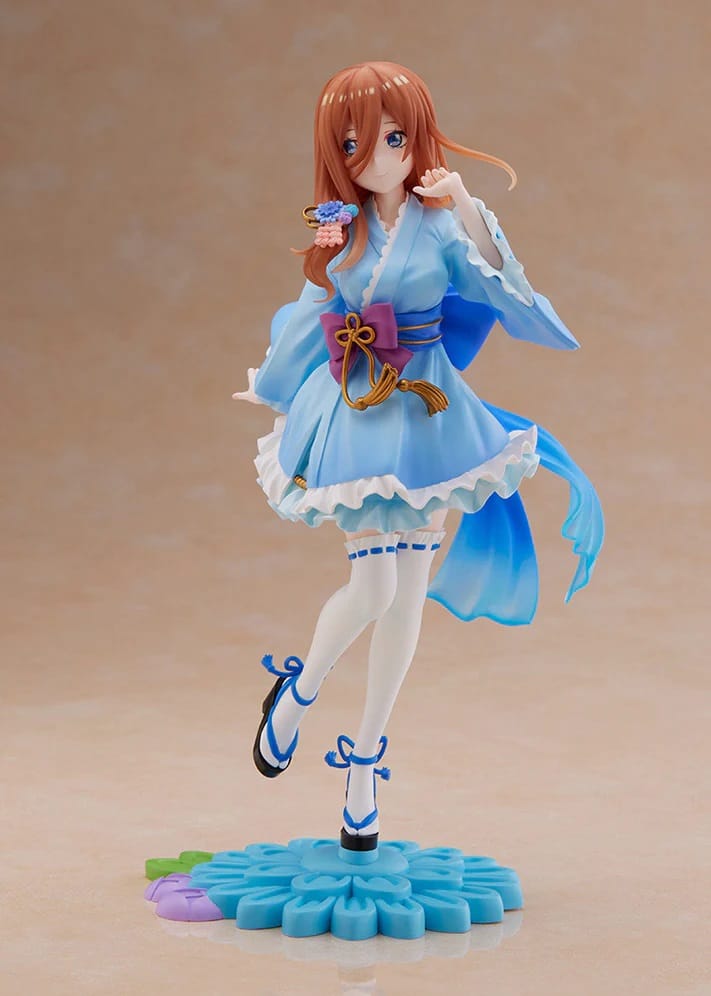 The Quintessential Quintuplets: Miku enamora con su Yukata bastante corto