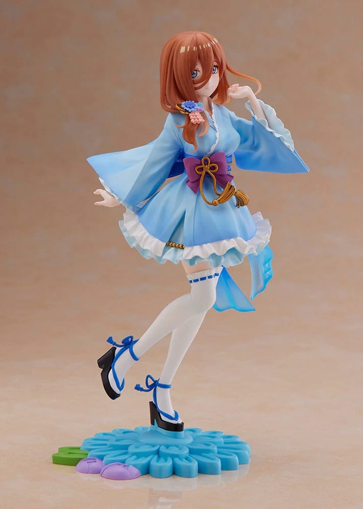 The Quintessential Quintuplets: Miku enamora con su Yukata bastante corto