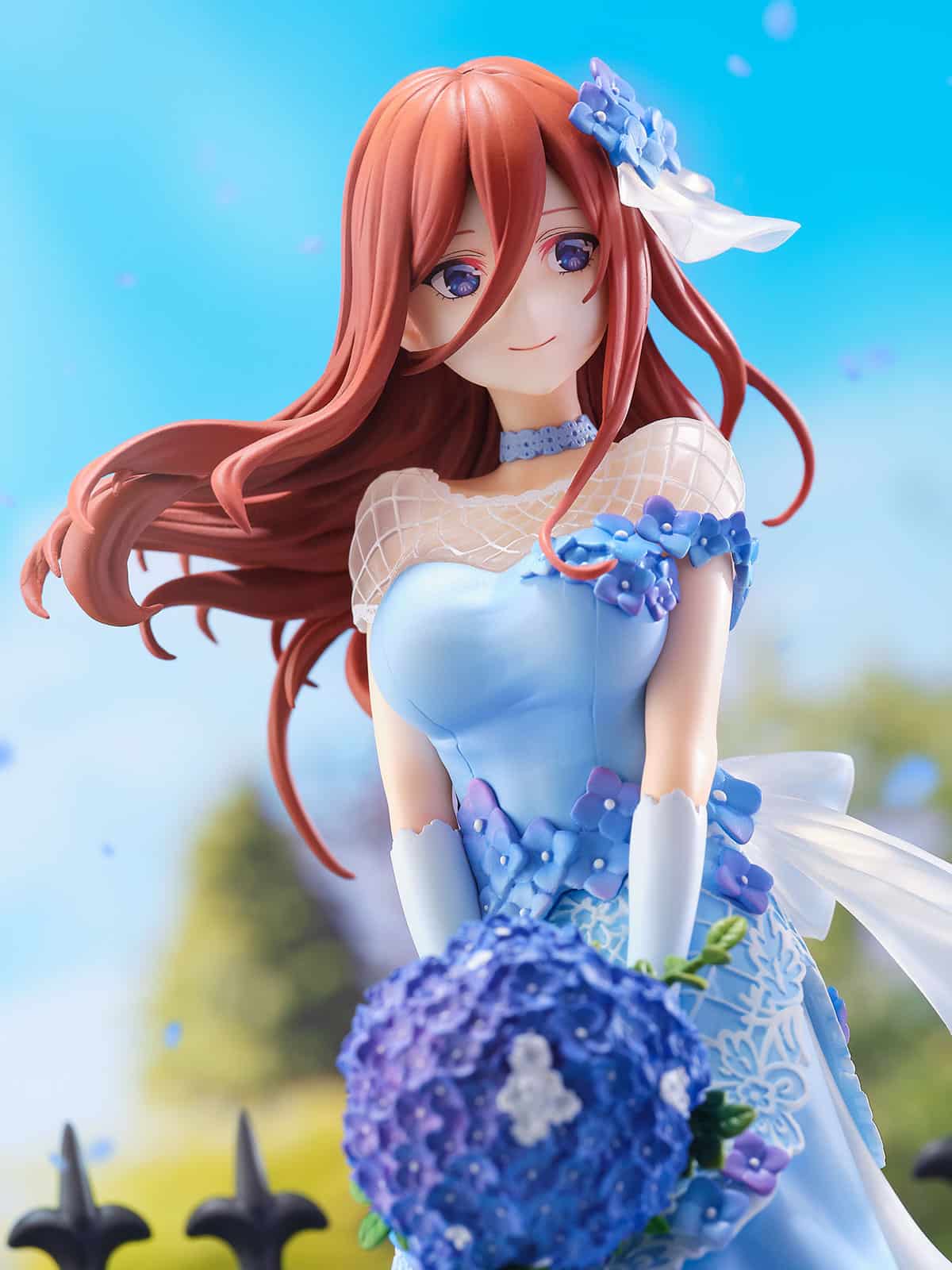 The Quintessential Quintuplets Miku Nakano deslumbra con un hermoso vestido flora