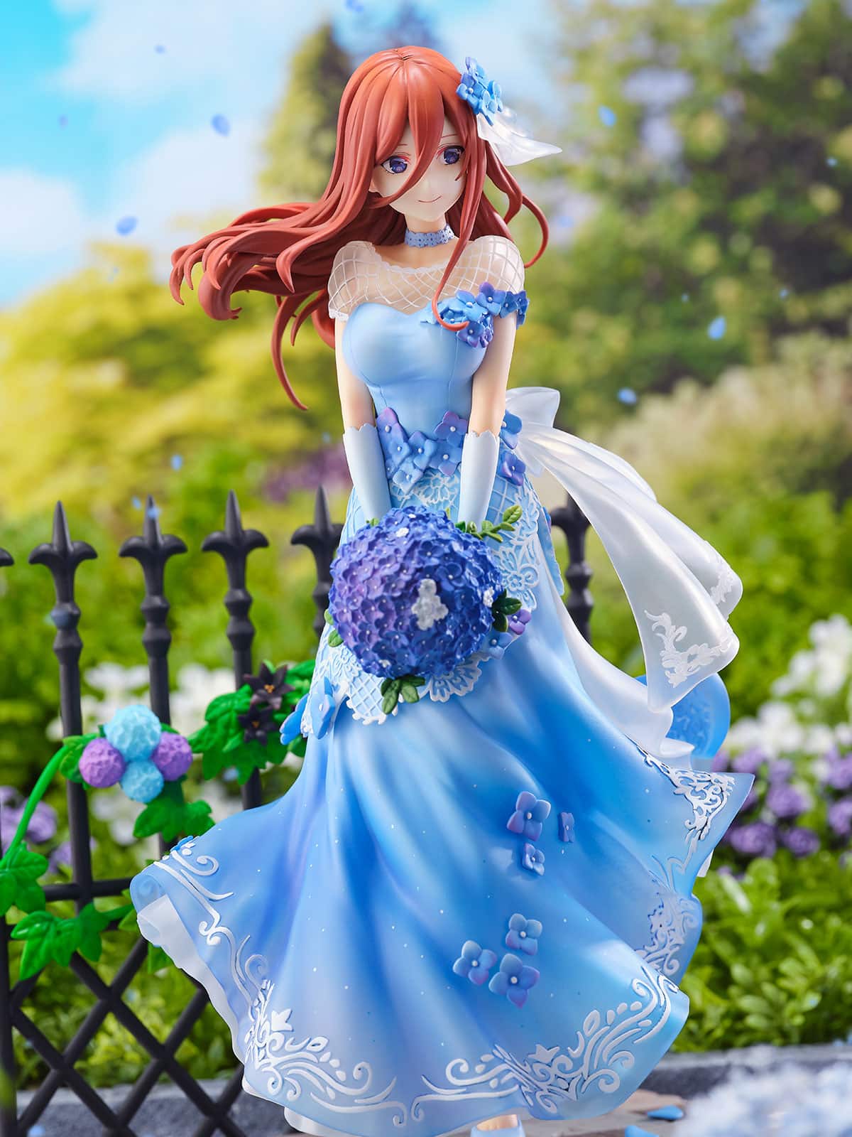 The Quintessential Quintuplets Miku Nakano deslumbra con un hermoso vestido flora
