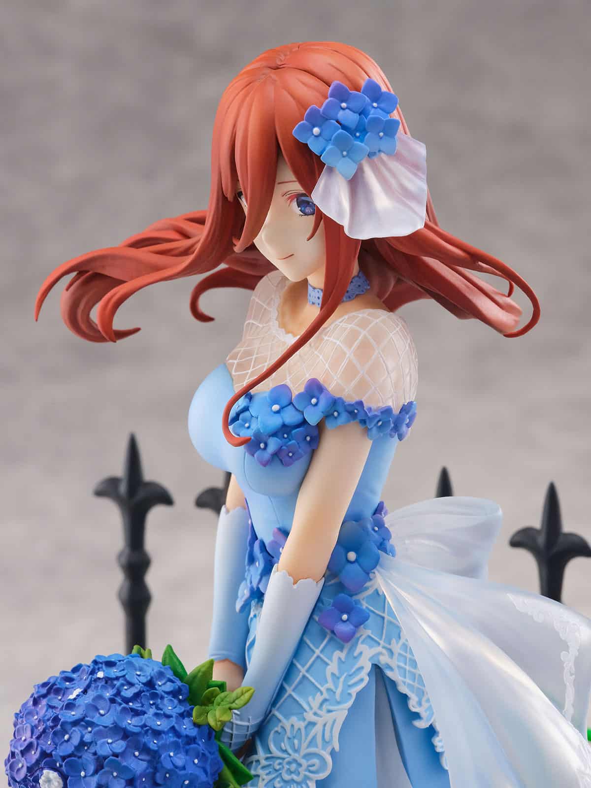 The Quintessential Quintuplets Miku Nakano deslumbra con un hermoso vestido flora