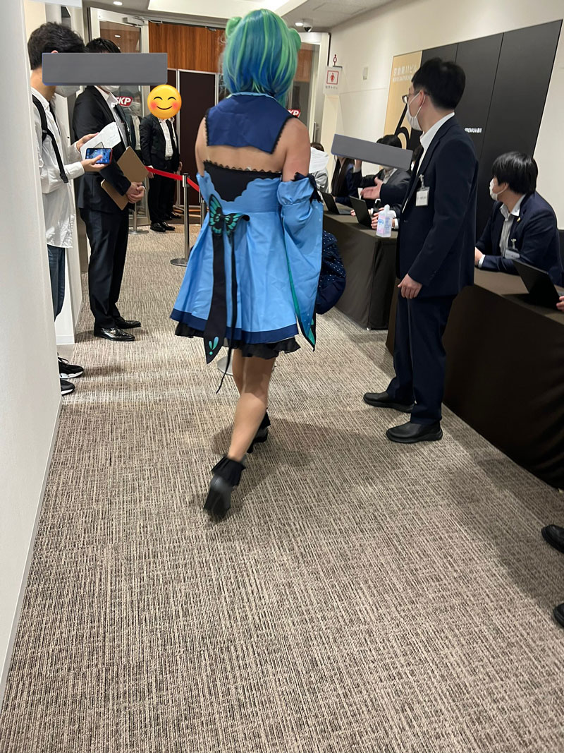 Fanático de Uruha Rushia irrumpe en junta de accionistas