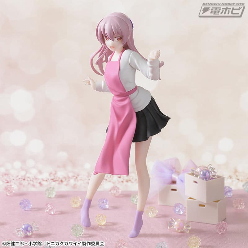 Tonikaku Kawaii Tsukasa se convierte en la novia perfecta en delantal