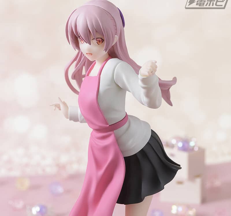 Tonikaku Kawaii Tsukasa se convierte en la novia perfecta en delantal