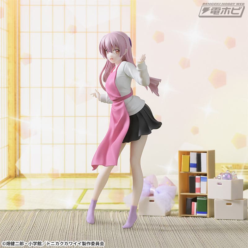 Tonikaku Kawaii Tsukasa se convierte en la novia perfecta en delantal