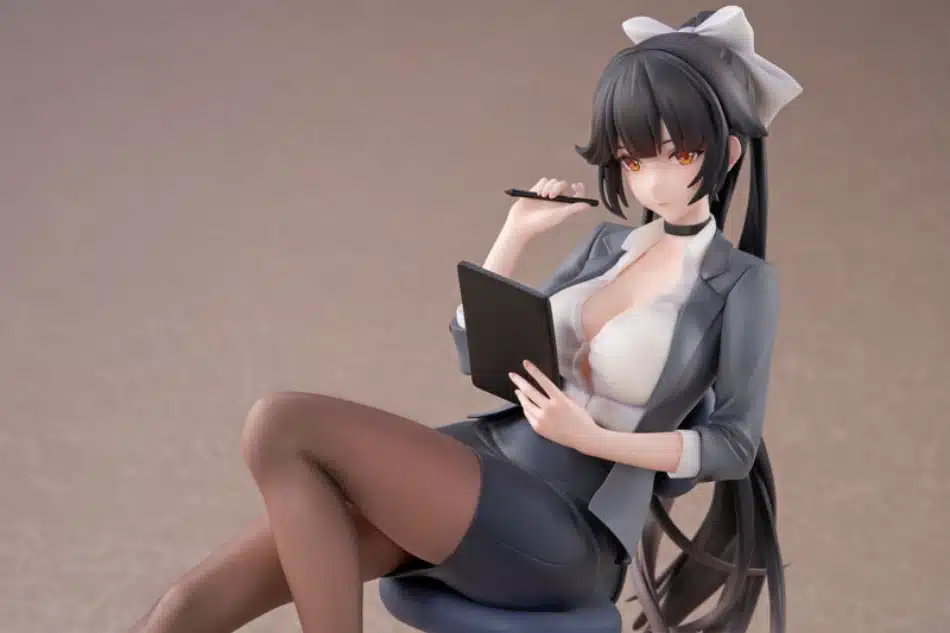 Takao de Azur Lane es recreada como una bella oficinista en nueva figura
