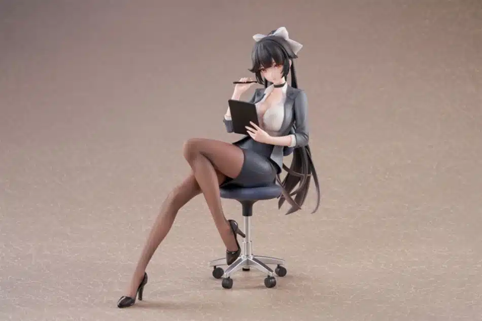 Takao de Azur Lane es recreada como una bella oficinista en nueva figura