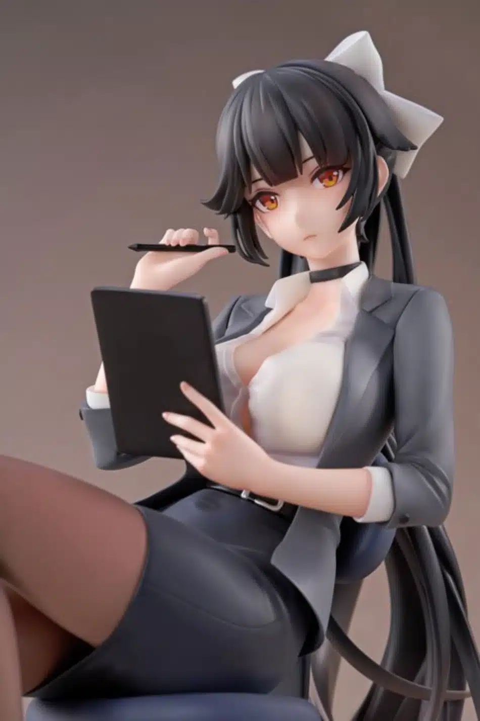 Takao de Azur Lane es recreada como una bella oficinista en nueva figura