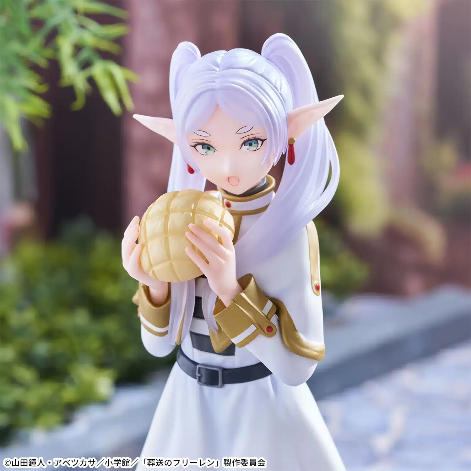 Frieren figure by Sega Plaza Luminasta line