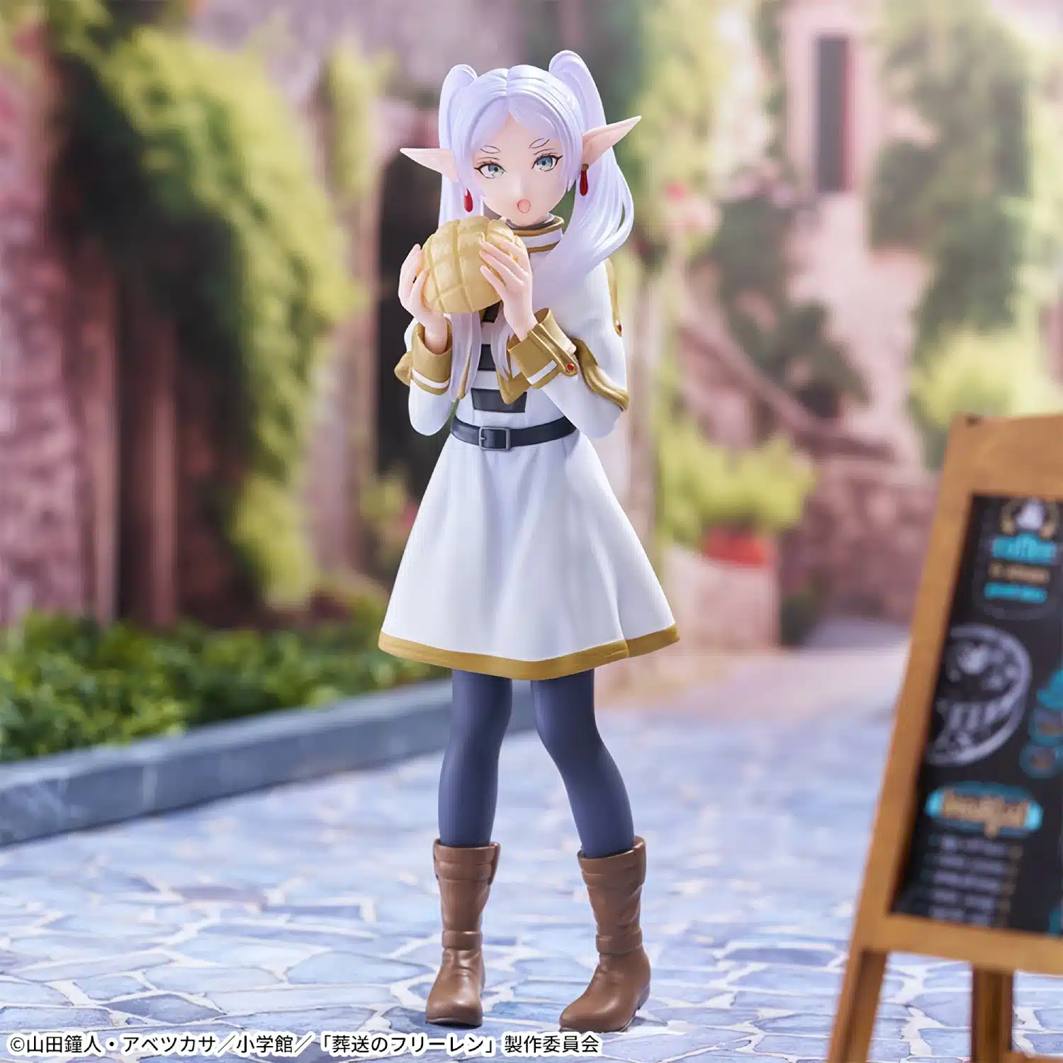 Frieren figure in full view
