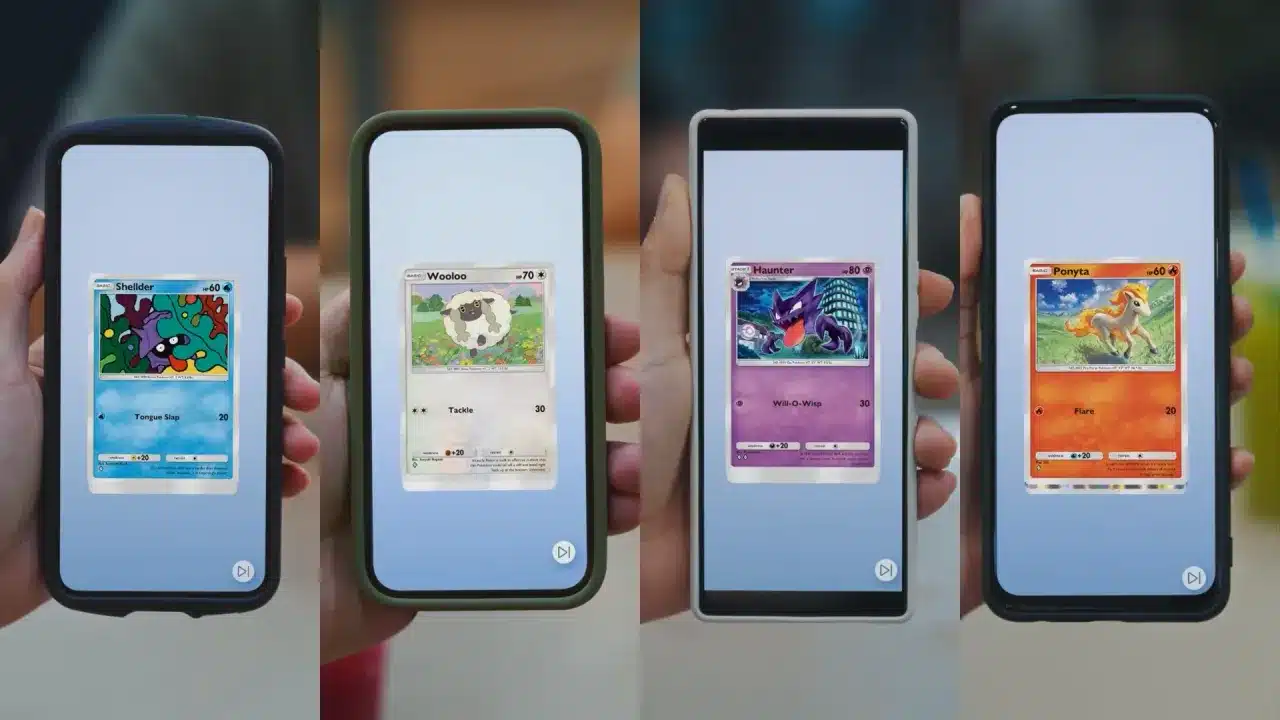 4 jugadores abriendo paquetes digitales de cartas en Pokémon TCG Pocket