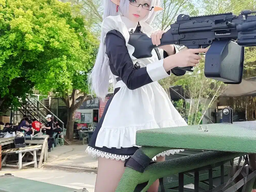 Sousou no Frieren Frieren cosplay battle maid1