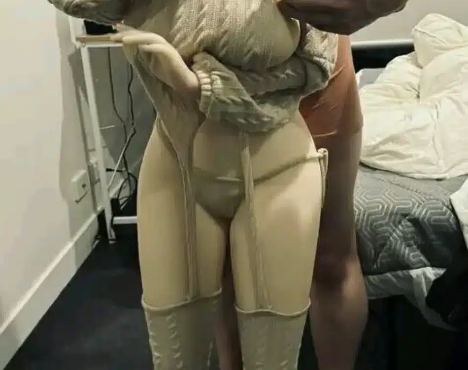 Este usuario consiguió su propia l0li de Teaching Feeling en tamaño real