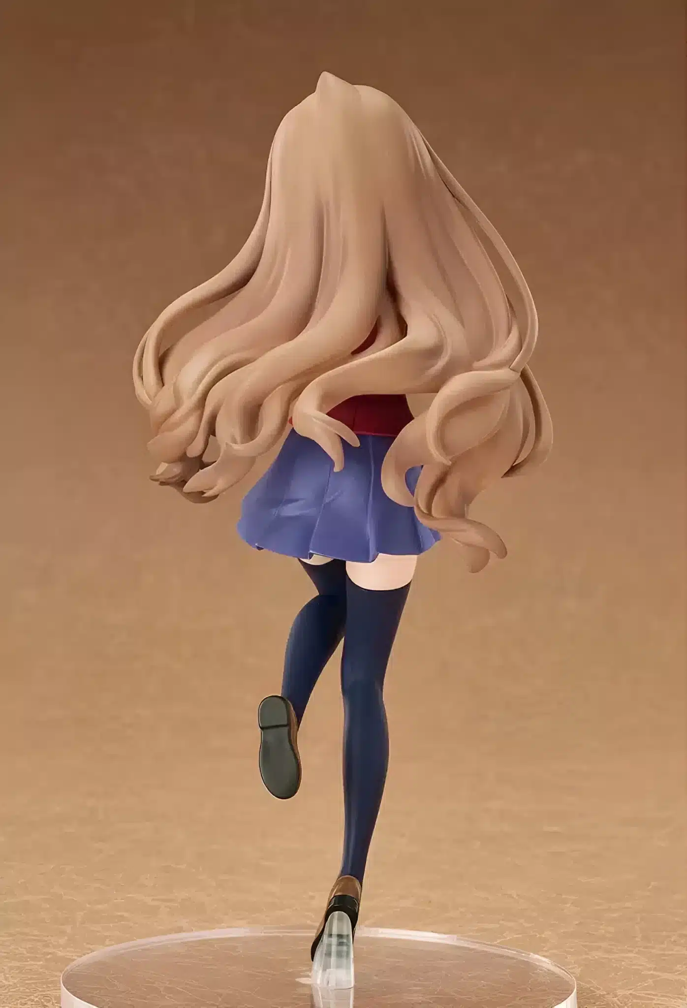 Taiga Aisaka de Toradora! deslumbra en sorprendente figura colegial