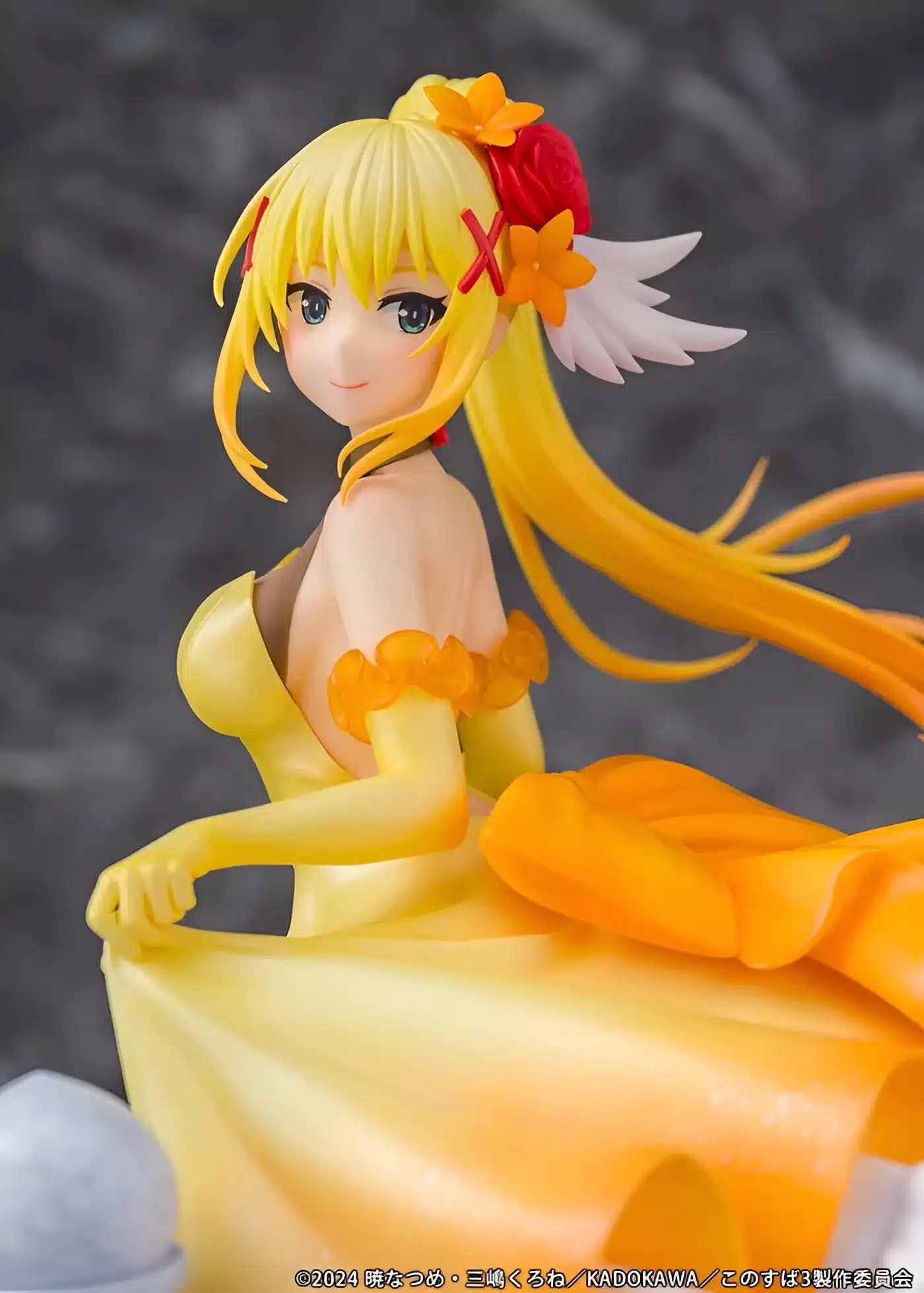 Darkness de Konosuba! se convierte en Cenicienta en espectacular figura