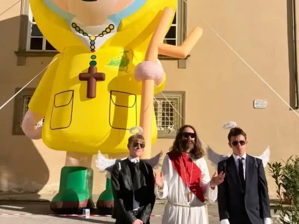 Luce, la waifu del Vaticano, asombra a fanáticos con su versión gigante