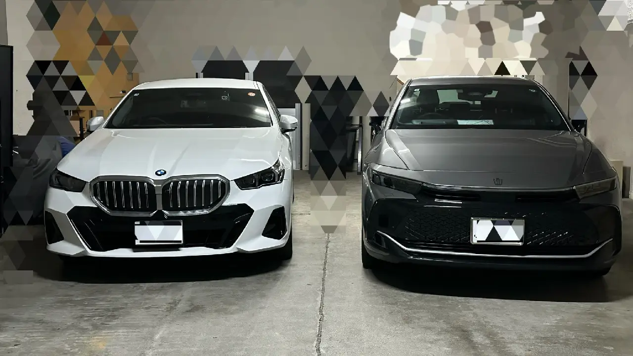 Mangaka de manga para adultos compra dos autos de lujo