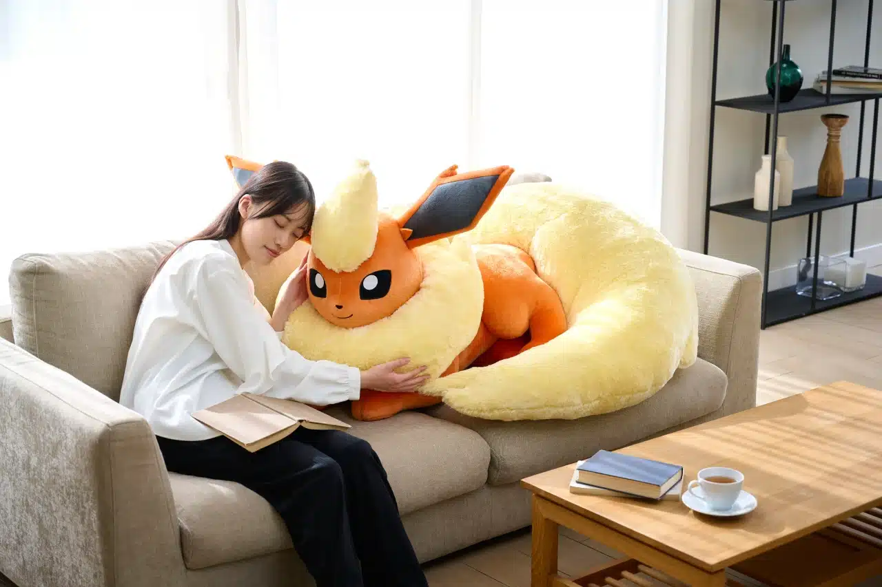 Pokémon lanza a la venta peluches en tamaño real de las evoluciones de Eevee