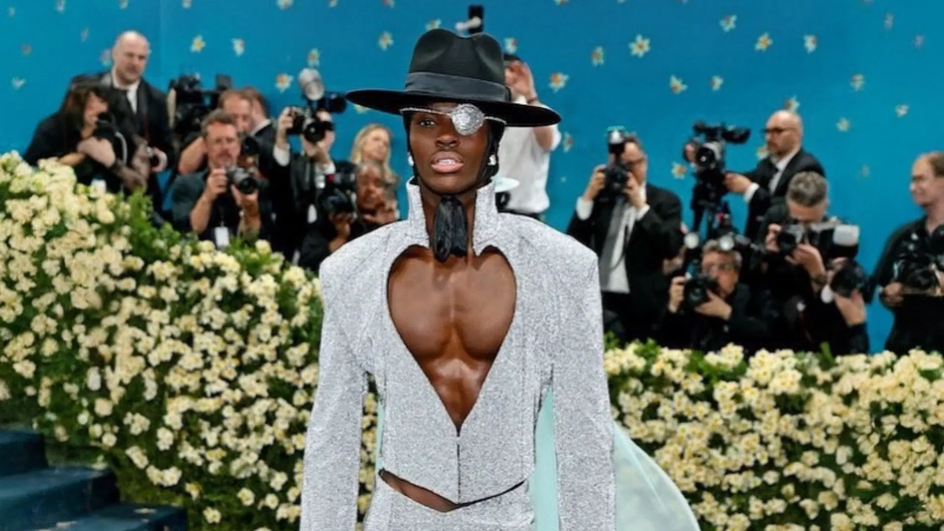 Alton Mason rinde homenaje a JoJo’s Bizarre Adventure en la Met Gala 2025
