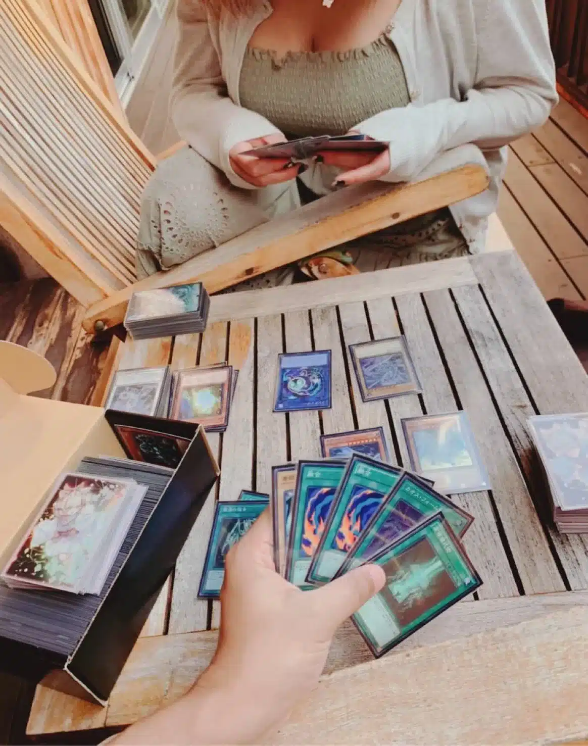 Jugador de Yu-Gi-Oh! alquila una novia para jugar y la embaraza
