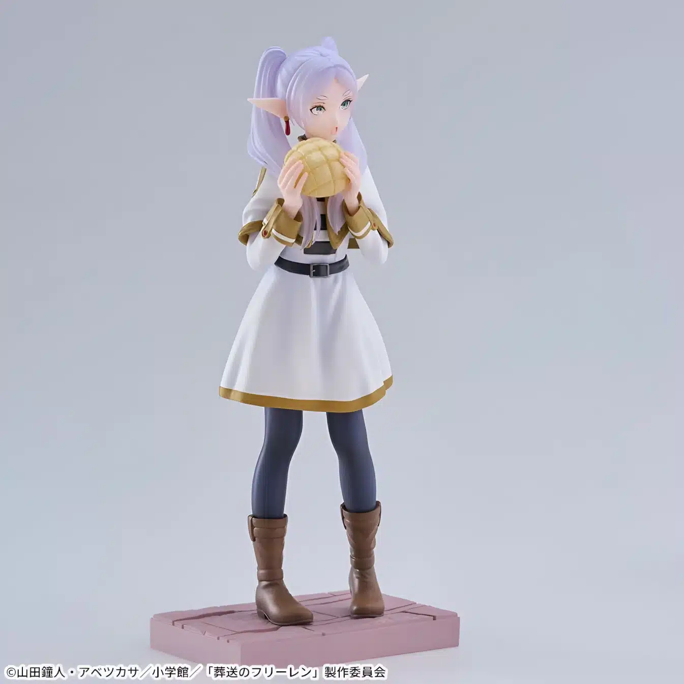 Frieren figure showing base