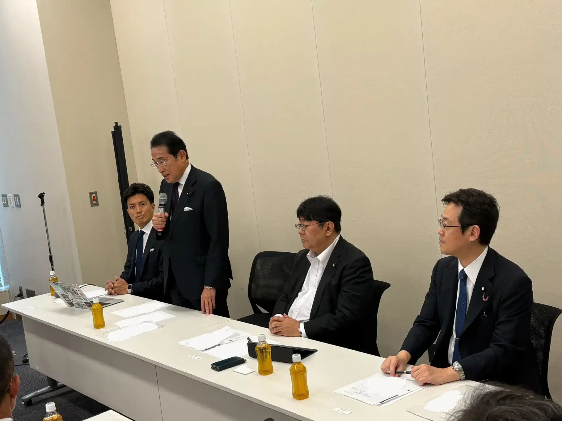 Políticos japoneses se reúnen con marcas de tarjetas por la censura financiera en anime, manga y videojuegos
