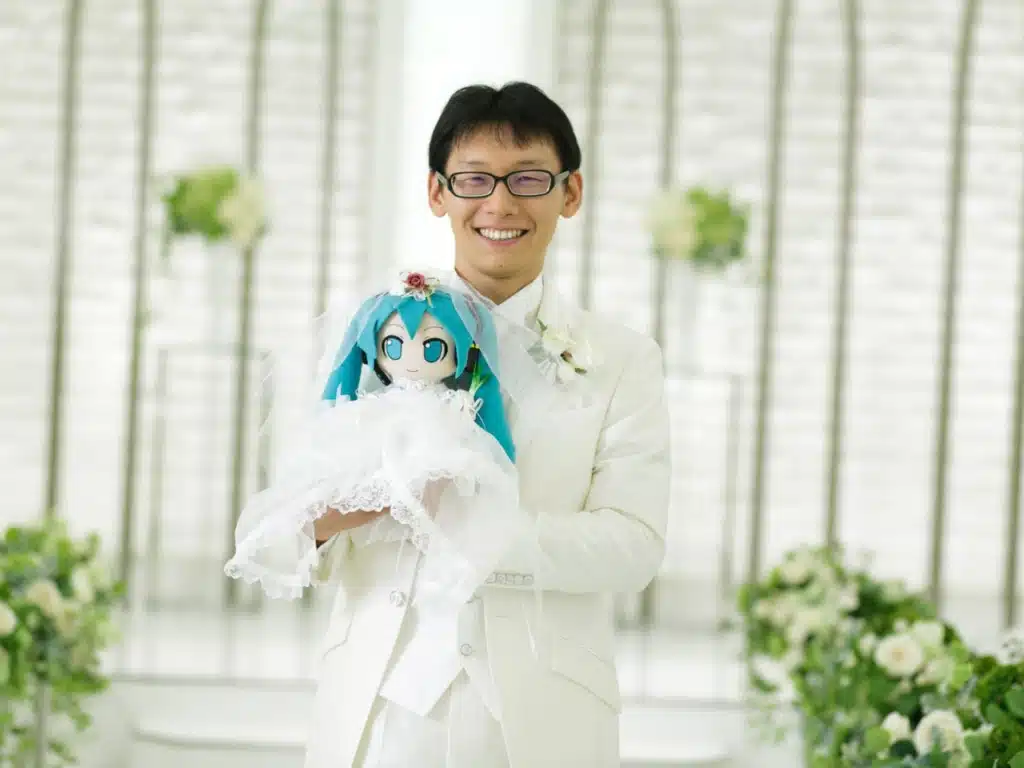 Se casó con Hatsune Miku, pero perdió a su esposa cuando apagaron el servidor