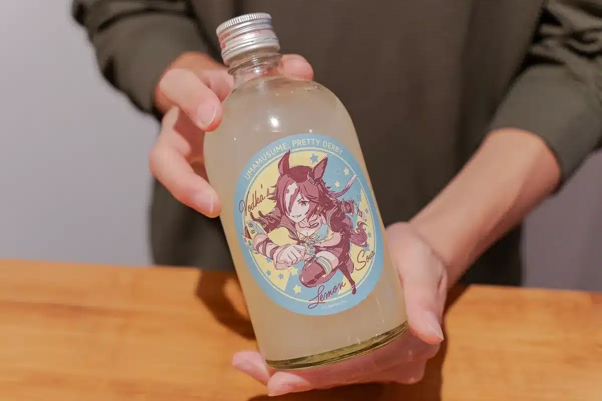 ¡Salud, campeona! Umamusume lanza un vodka oficial inspirado en el estilo rebelde de Vodka